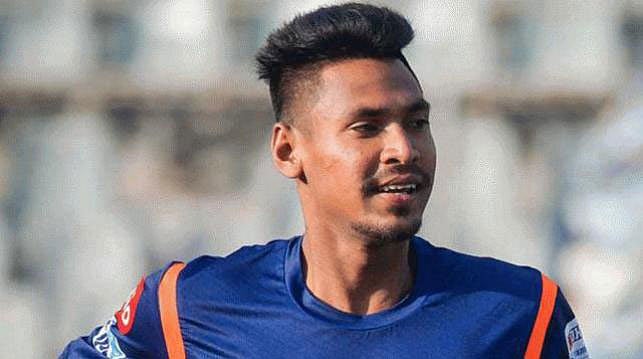 মুম্বাই ইন্ডিয়ানসের জার্সিতে মোস্তাফিজ। গত মৌসুমের ছবি। ছবি: টুইটার