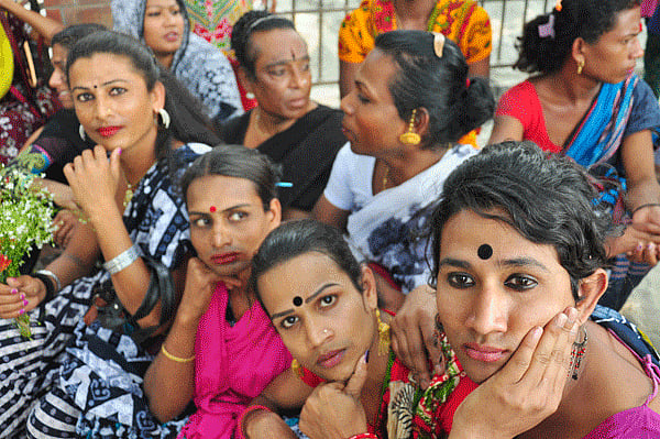 তৃতীয় লিঙ্গের স্বীকৃতি পাওয়া হিজড়া জনগোষ্ঠী। প্রথম আলো ফাইল ছবি