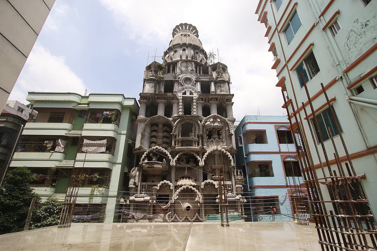 এলাকাবাসীর কাছে বাড়িটি ‘ভূতের বাড়ি’ নামে পরিচিত।