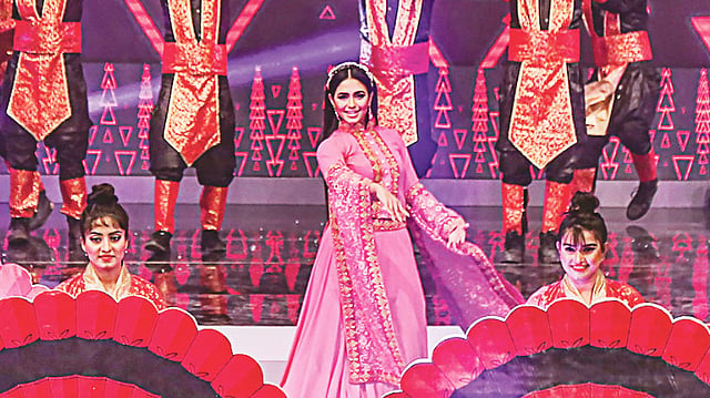 ‘আনন্দমেলা’র মঞ্চে নুসরাত ফারিয়া