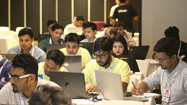 সেনগ সম্মেলনে কারিগরি প্রশিক্ষণে দেশ বিদেশের অনেক প্রকৌশলী অংশ নেন। ছবি: সংগৃহীত