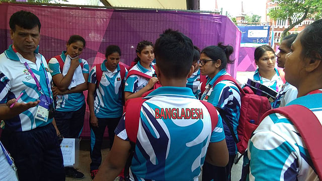 তাইপের কাছে হারের পর হতাশ বাংলাদেশের নারী কাবাডি দল। ছবি: মাসুদ আলম, জাকার্তা থেকে