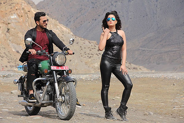‘মনে রেখ’ ছবিতে কলকাতার বনি সেনগুপ্ত ও মাহিয়া মাহি