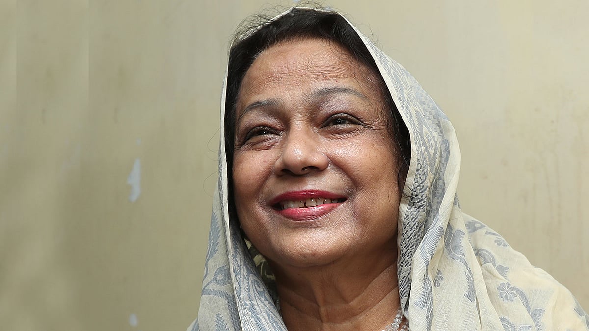 রানী হামিদের মুখে বিজয়ীর হাসি। সাত বছর পর আবারও জাতীয় নারী দাবার চ্যাম্পিয়ন হলেন বাংলাদেশের নারী দাবার ‘রানি’। ছবি: প্রথম আলো