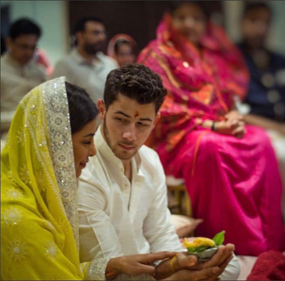 রোকা অনুষ্ঠানে প্রিয়াঙ্কা চোপড়া ও নিক জোনাস