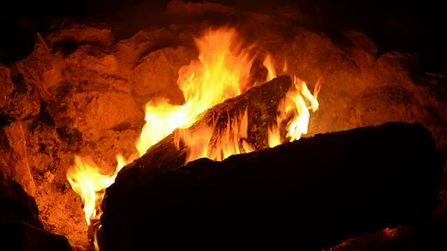 ক্যাম্প ফায়ার