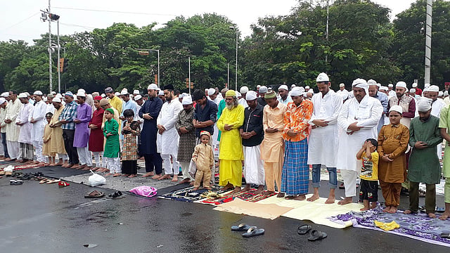 রেড রোডের ঈদের জামাতে মুসল্লিরা। ছবি: ভাস্কর মুখার্জি