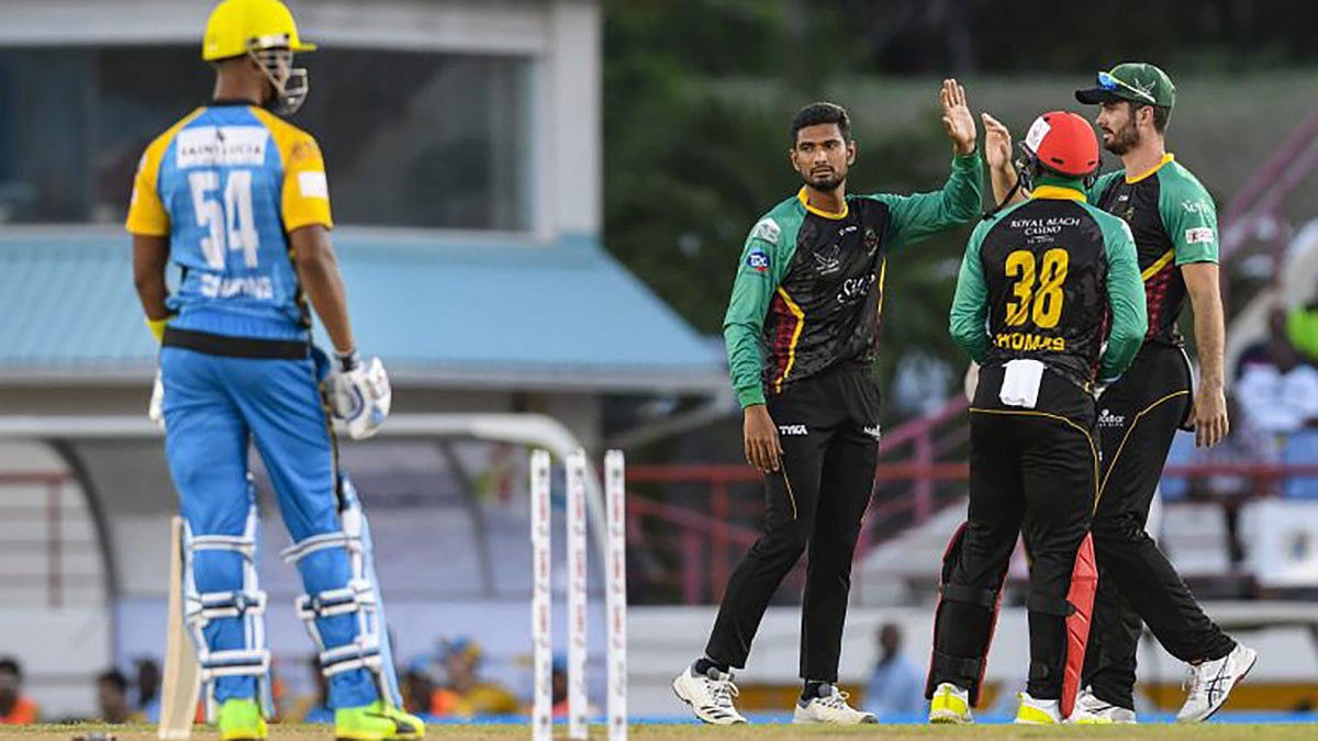 উইকেট পাওয়ার উদ্যাপনে ব্যস্ত মাহমুদউল্লাহ। ছবি: টুইটার