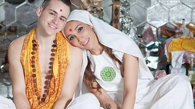 সন্ন্যাসিনী বেশ নেওয়ার পর বারানসিতে ভ্লাদ স্তানেস্কুর সঙ্গে সোফিয়া হায়াত