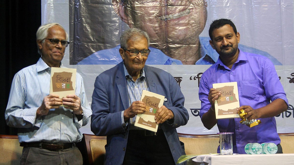 কলকাতার শিশির মঞ্চে প্রতীচী ইনস্টিটিউট আয়োজিত ‘ভারত কোন পথে’ শীর্ষক এক আলোচনাসভায় অমর্ত্য সেন। ছবি: ভাস্কর মুখার্জি