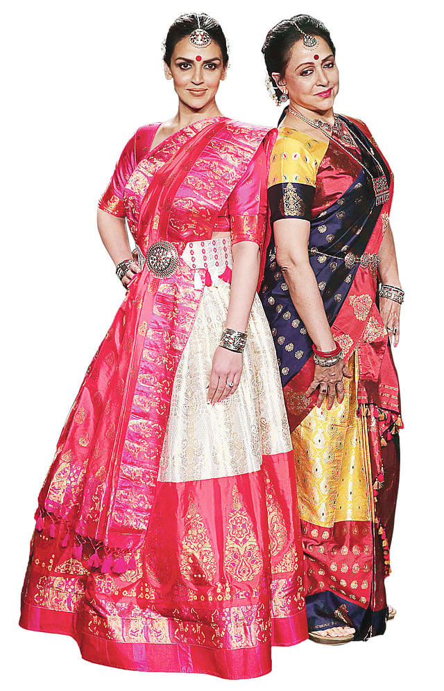 এষা দেওল ও হেমা মালিনী