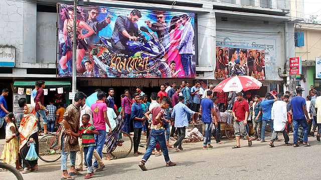 নন্দিতা সিনেমা হলে প্রদর্শিত হচ্ছে মনে রেখো