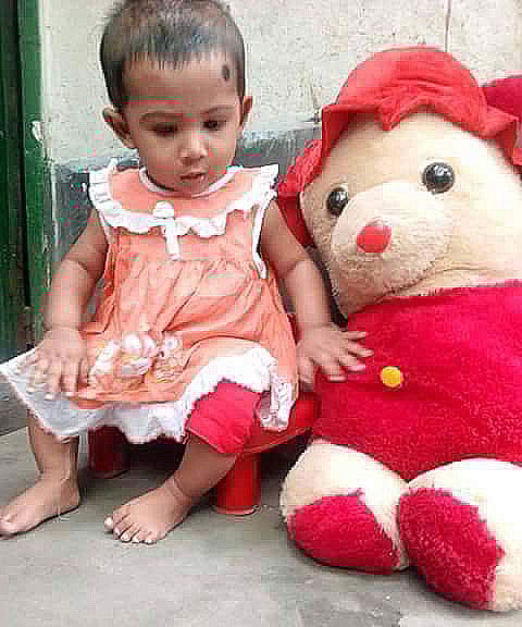 বড় অল্প সময়ে পুতুল খেলার দিন ফুরিয়ে গেল আকিফার। ছবি: সংগৃহীত