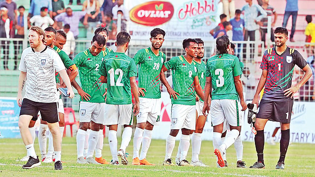 কাল শ্রীলঙ্কার কাছে অপ্রত্যাশিতভাবে হেরে গেছে বাংলাদেশ। ছবি: প্রথম আলো