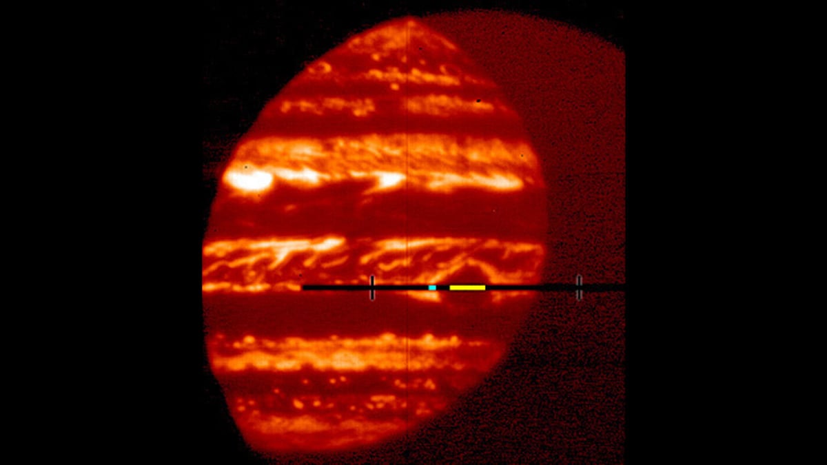 বৃহস্পতির মেঘে পানির সন্ধান পাওয়ার দাবি করেছেন বিজ্ঞানীরা। ছবি: নাসা।