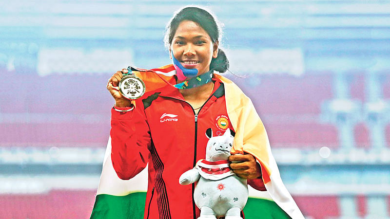 দারিদ্র্য ও শারীরিক প্রতিবন্ধকতা জয় করে জলপাইগুড়ির মেয়ে স্বপ্না বর্মনের সোনালি সাফল্য। রয়টার্স
