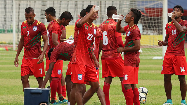 ফুটবলে সাফল্যের তৃষ্ণা মিটবে তো এবার? ছবি: শামসুল হক