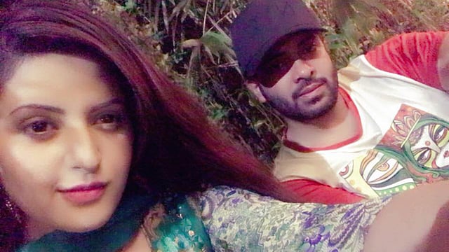 পরীমনির সেলফিতে শাকিব খান। ছবি: ফেসবুক থেকে নেওয়া