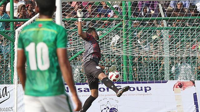 বাংলাদেশ দলের গোলরক্ষক সোহেল। ছবি: প্রথম আলো