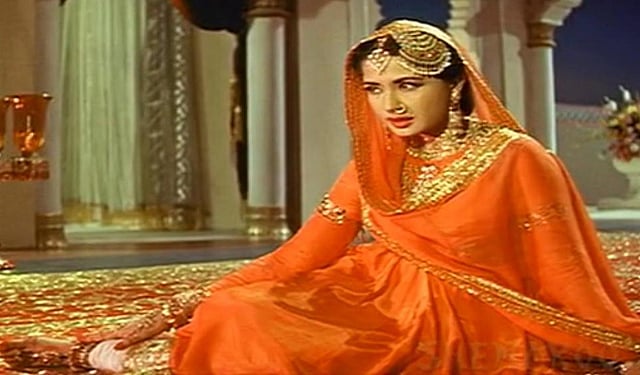 ‘পাকিজা’ ছবিতে ‘চলতে চলতে’ গানের দৃশ্য