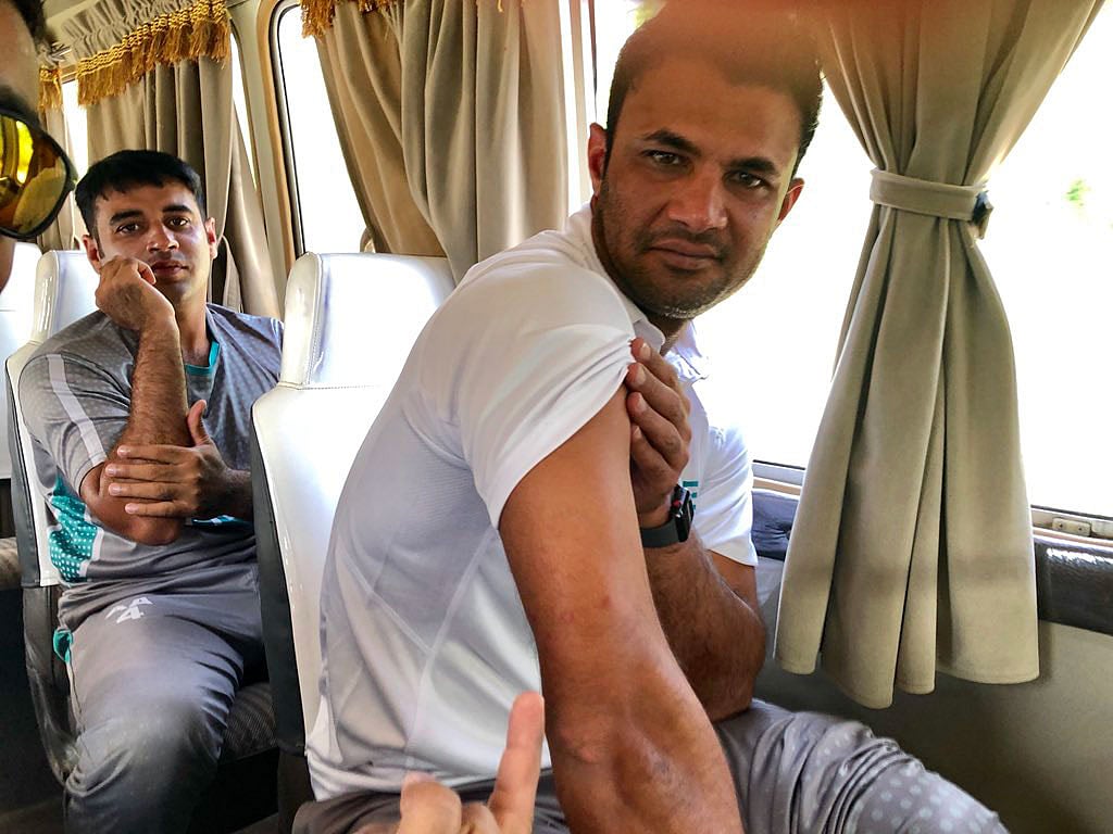 ছারপোকার কামড়ে অসুস্থ ক্রিকেটারেরা। ছবি: টুইটার