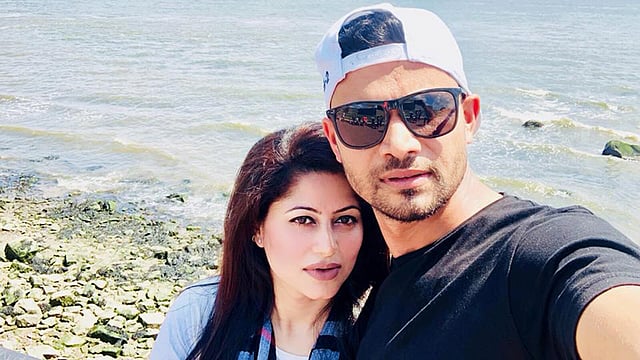 গতমাসে যুক্তরাষ্ট্র সফরে স্ত্রী সুমনার সঙ্গে মাশরাফির সেলফি। ছবি: ফেসবুক