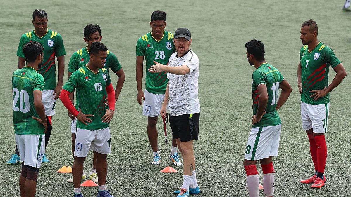 পাকিস্তানকে আজ হারাতে মরিয়া বাংলাদেশের ফুটবলাররা। ছবি: প্রথম আলো