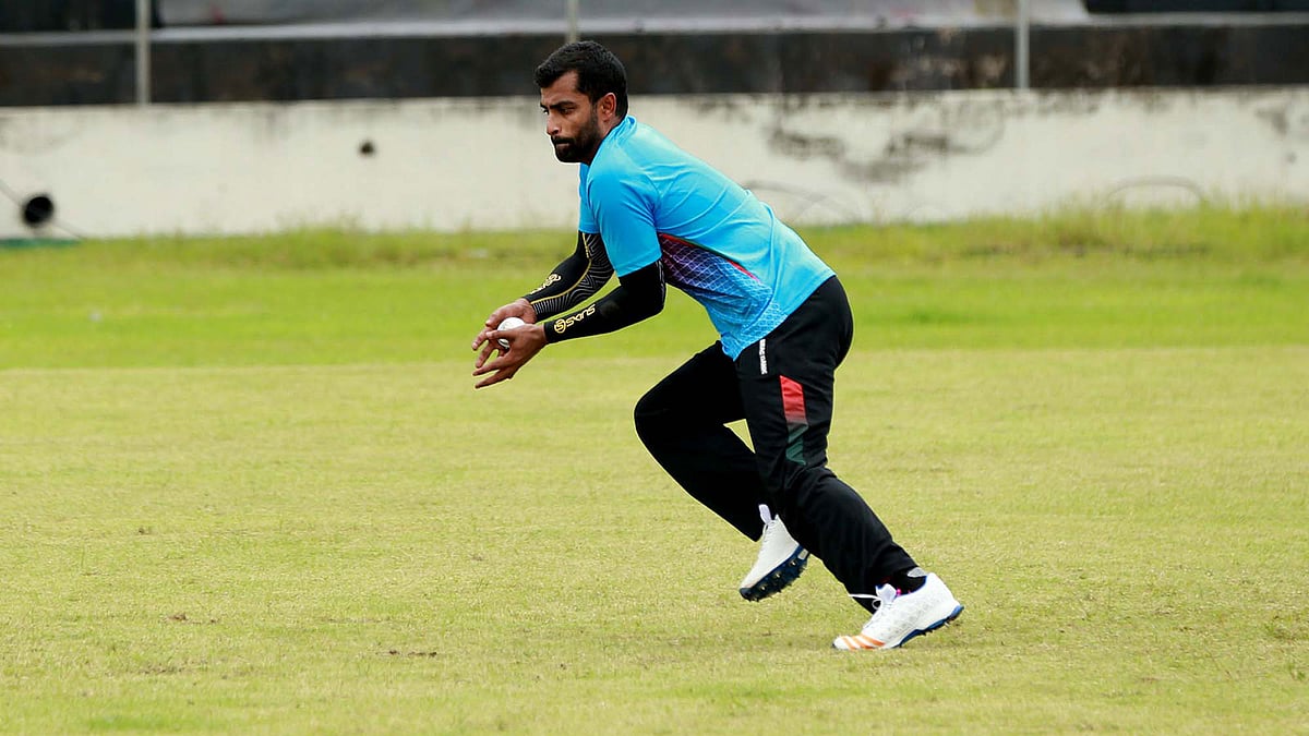অনুশীলনের সময় আঙুলে চোট পেয়েছেন তামিম। ফাইল ছবি
