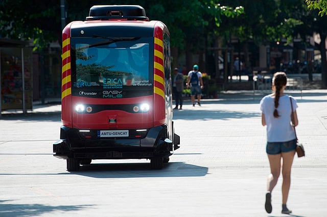 কাতালোনিয়ায় চালকবিহীন গাড়ি চালু হয়েছে। এরিকা নামের গাড়িটি প্রথম চালু হলো সেখানে। সেন্ট কুগাট ডেল ভেলস, কাতালোনিয়া, স্পেন, ৭ সেপ্টেম্বর। ছবি এএফপি