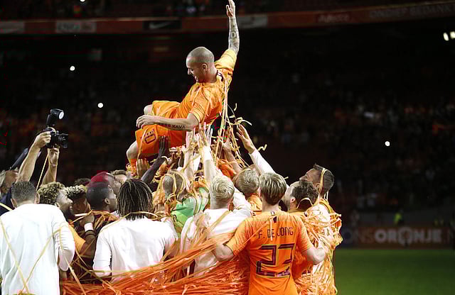 স্নেইডারকে এভাবে ভালোবাসায় সিক্ত করেছেন তাঁর সতীর্থরা। ছবি: টুইটার