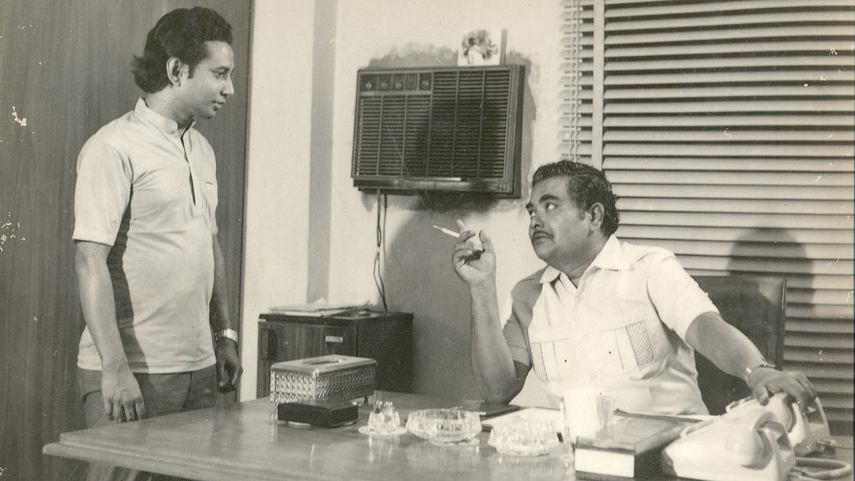 একটি টিভি নাটকের দৃশ্যে সৈয়দ মহিদুল ইসলাম ও অমল বোস