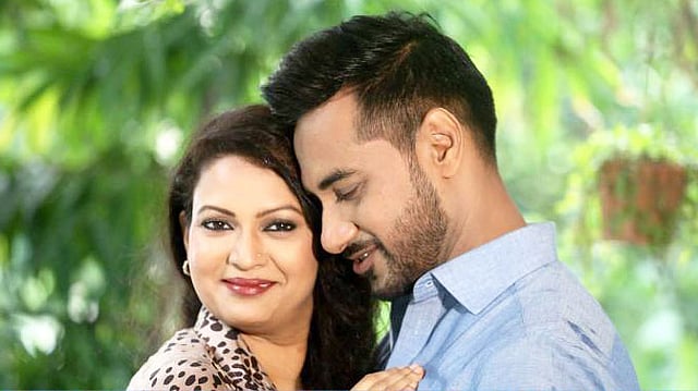 স্বপ্নগুলো তোমায় খোঁজে নাটকে অভিনয় করেছেন রিচি সোলায়মান ও সজল