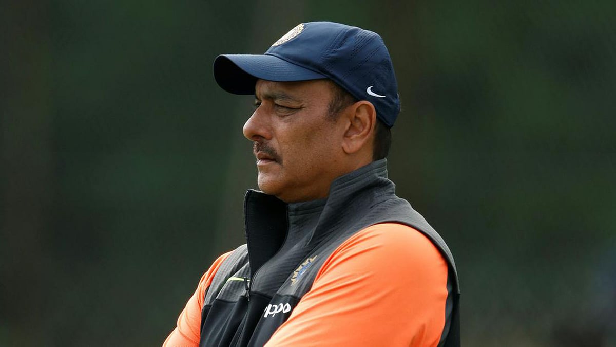 ইংল্যান্ডে বাজেভাবে টেস্ট সিরিজ হেরে সমালোচিত রবি শাস্ত্রী। ছবি: রয়টার্স