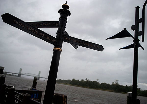 হারিকেনের প্রভাবে বইছে ঝোড়ো হাওয়া। ছবি: এএফপি