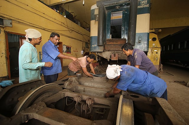 একটি ইঞ্জিনের কার্যক্ষমতা থাকে ২০ বছর। ছবি: আবদুস সালাম