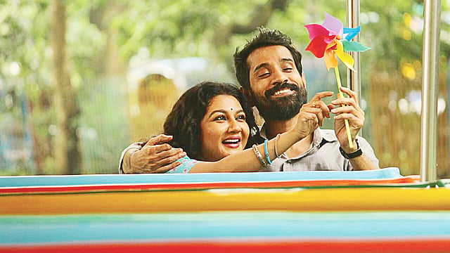 দেবী চলচ্চিত্রের ‘দুমুঠো বিকেল’ গানের দৃশ্যে জয়া আহসান ও অনিমেষ আইচ