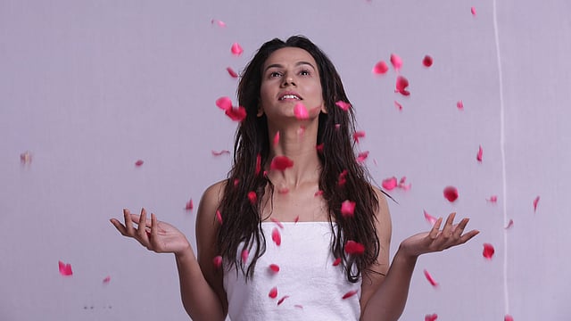 সুগন্ধি শরীরে এনে দেবে ফুলের সৌরভ