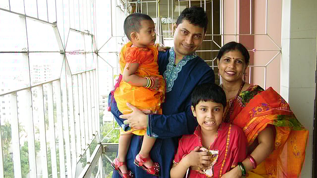 দুই ছেলেমেয়ের সঙ্গে লুৎফুন নাহার ও মাহতাবুল হাকিম। ছবি: সংগৃহীত