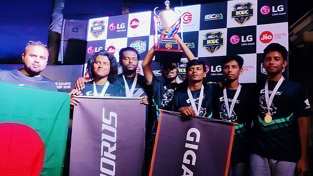আইসিজিসি টুর্নামেন্টে জয়ী সিএসবিডি এনোনিমাস নামে বাংলাদেশের গেমারদের একটি দল। ছবি: সংগৃহীত।