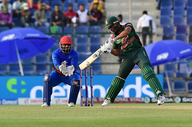 দলকে বিপদ থেকে টেনে তুললেন মাহমুদউল্লাহ। ছবি: এএফপি