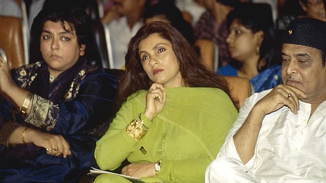 ‘রুদালি’ ছবির উদ্বোধনী প্রদর্শনীতে কল্পনা লাজমি, ডিম্পল কাপাডিয়া ও ভূপেন হাজারিকা