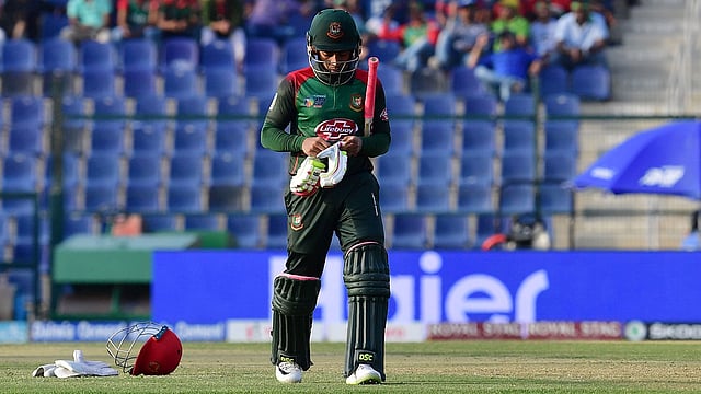 মুশফিকও ফিরলেন রানআউট হয়ে। ছবি: এএফপি