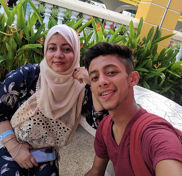 সেলফিতে মায়ের সঙ্গে আশরাফুল