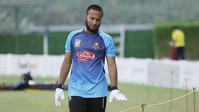 আঙুলের চোট আজ ম্যাচ থেকে ছিটকে দিল সাকিবকে। ফাইল ছবি