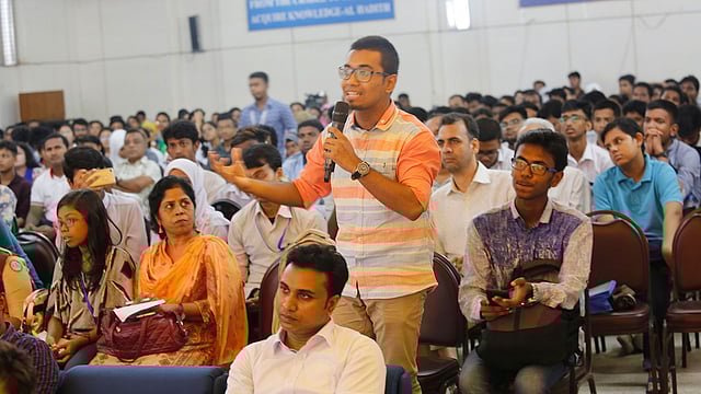 কর্মশালা শেষে বিতর্ক নিয়ে প্রশ্নোত্তর পর্বের আয়োজন করা হয়।