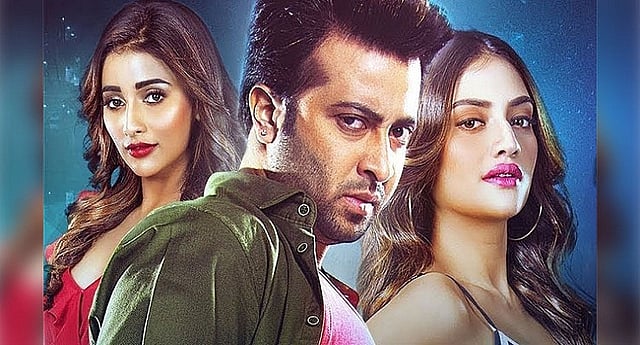 ‘নাকাব’ ছবিতে শাকিব খানের বিপরীতে অভিনয় করেছেন সায়ন্তিকা (বাঁয়ে) ও নুসরাত (ডানে)।