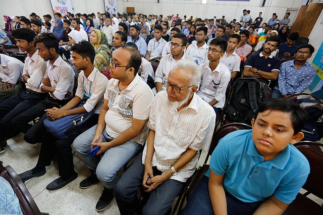 কর্মশালায় শিক্ষার্থীদের পাশাপাশি ছিলেন বিভিন্ন স্কুল বিতর্ক ক্লাবের মডারেটর ও অভিভাবকেরা।