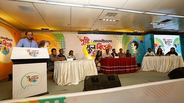 সারা দেশে অনুষ্ঠিত হতে যাওয়া পুষ্টি-প্রথম আলো স্কুল বিতর্ক উৎসবের উদ্বোধন করেন বিশিষ্ট শিক্ষাবিদ ঢাকা বিশ্ববিদ্যালয়ের সাবেক অধ্যাপক সৈয়দ মনজুরুল ইসলাম। কর্মশালা শেষে ‘তরুণেরা বর্তমানের, ভবিষ্যতের নয়’ বিষয়ে প্রীতি বিতর্ক হয়।