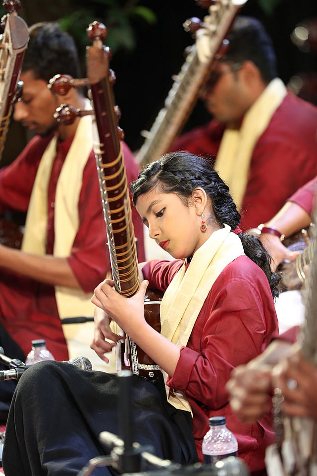 গুণীদের সান্নিধ্যে থেকে একটু একটু করে দেশে উচ্চাঙ্গসংগীতে নবীন শিল্পীরা আসছেন