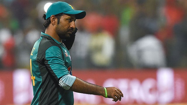 সমর্থকেরা অধিনায়ক সরফরাজের পদত্যাগ চাইছেন। ছবি: এএফপি